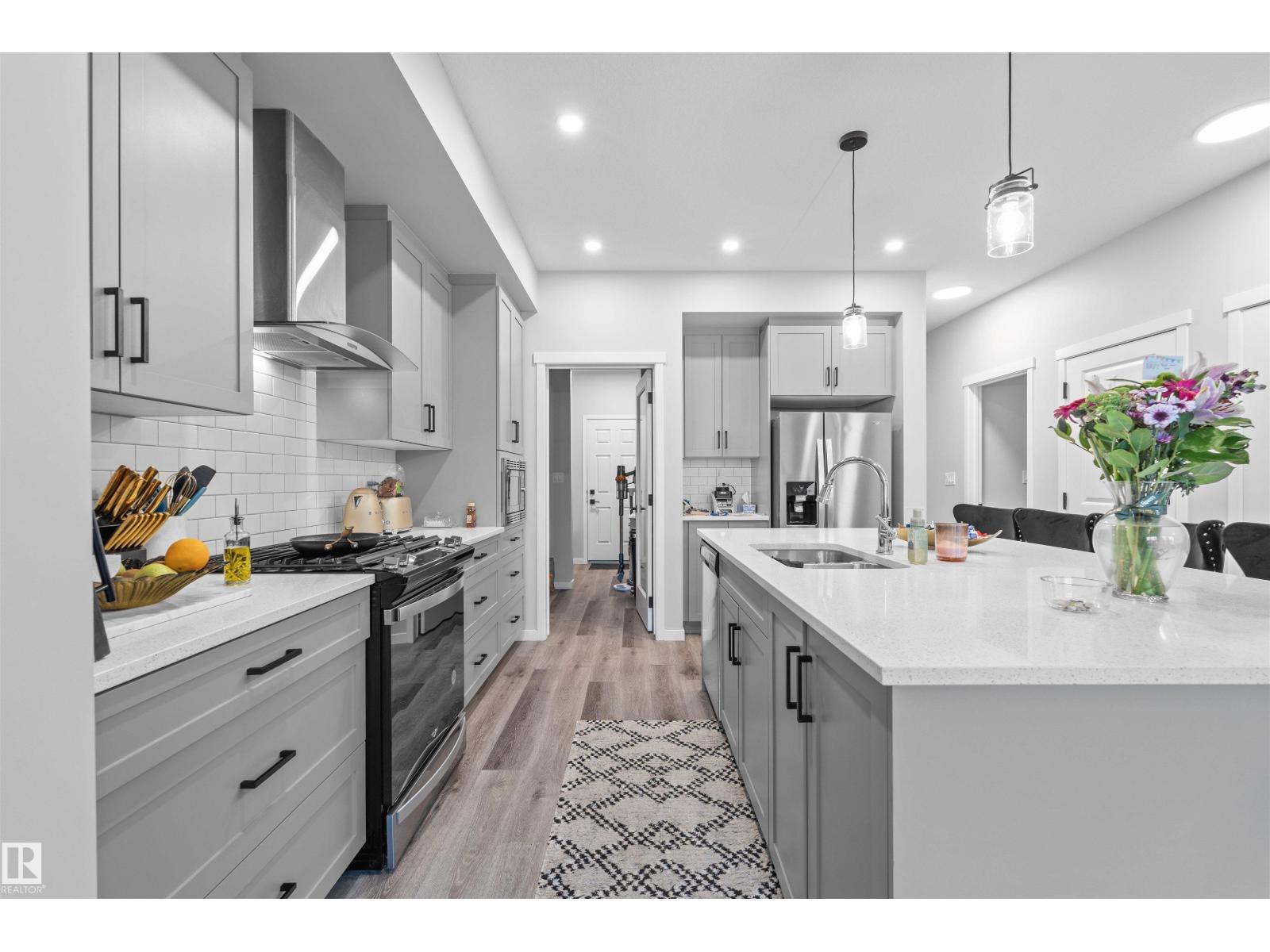 9487 227 ST NW