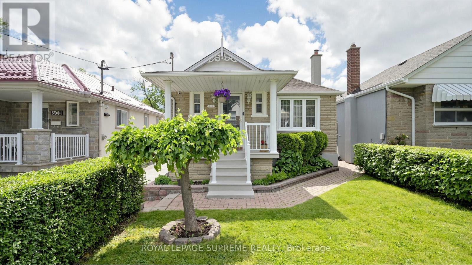 Photo 1 of 44 — 610 MCROBERTS AVENUE, Toronto (Caledonia-Fairbank), ON M6E4R7