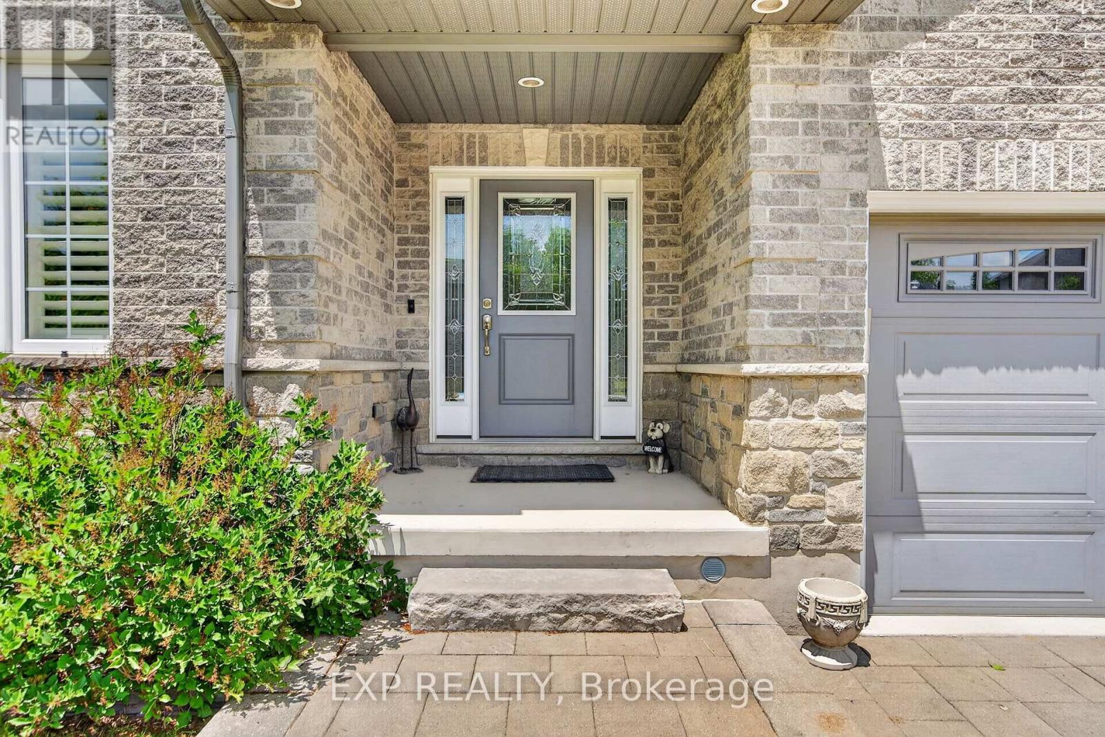 6 CAVERHILL CRESCENT