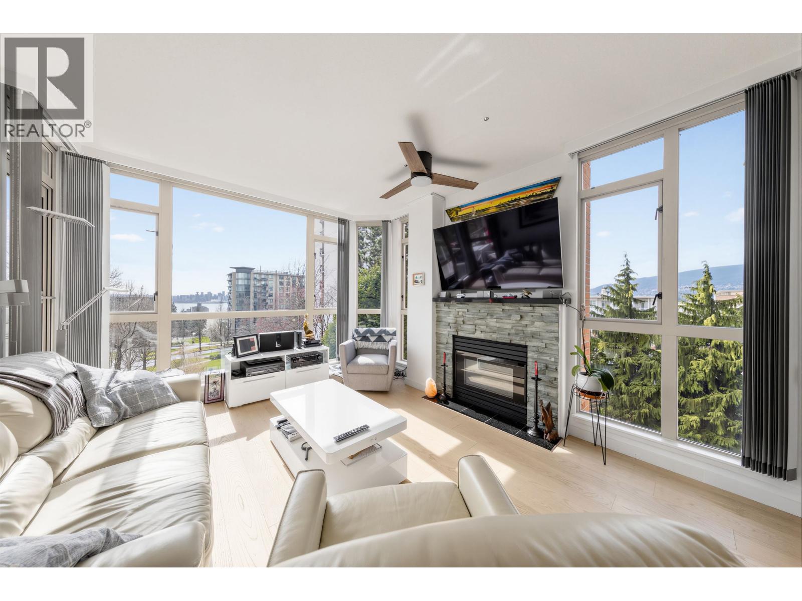 304 160 W KEITH ROAD