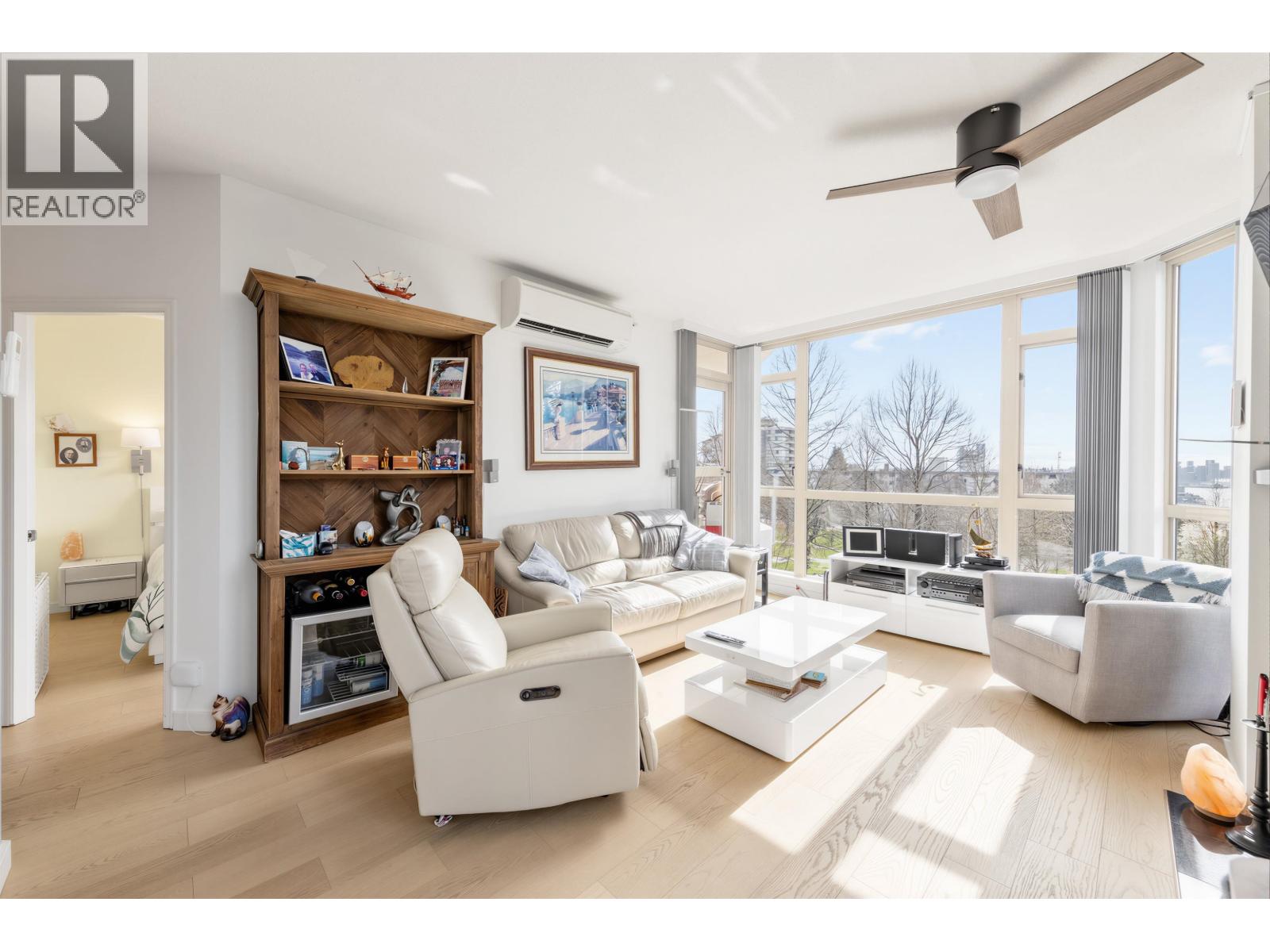 304 160 W KEITH ROAD