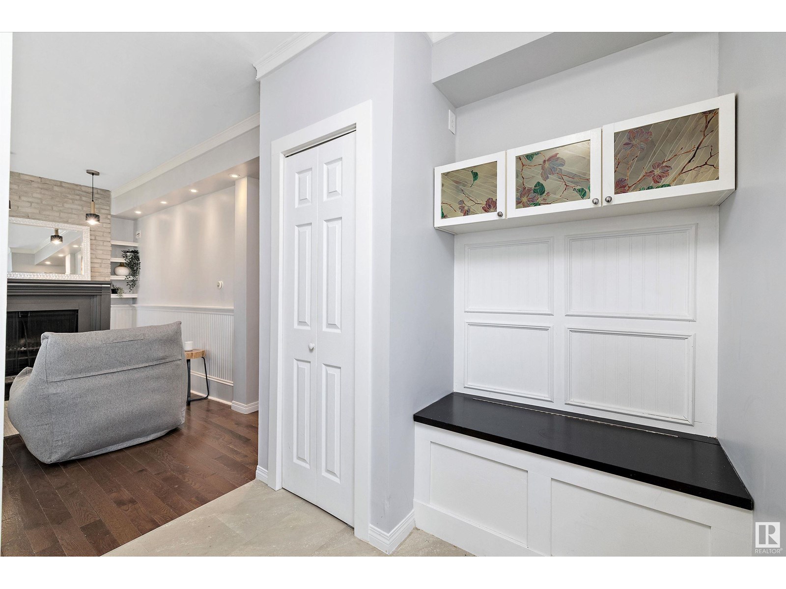 8702 92A AV NW