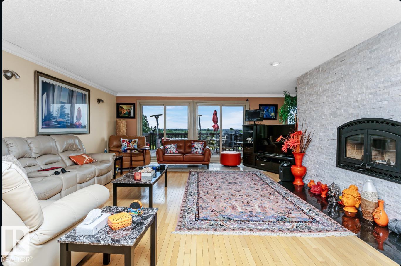 53310 RR 221 229 Hunter’s Hill NW