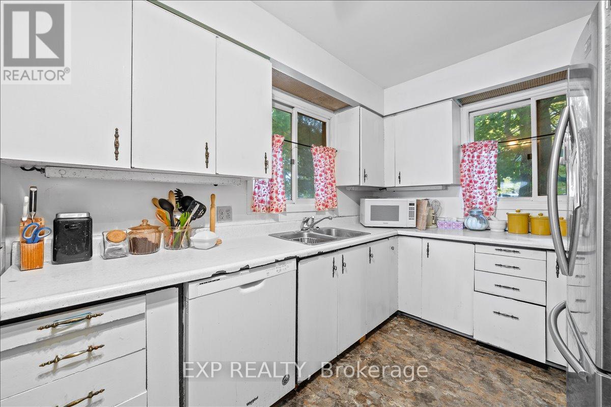 488 BAYVIEW DRIVE