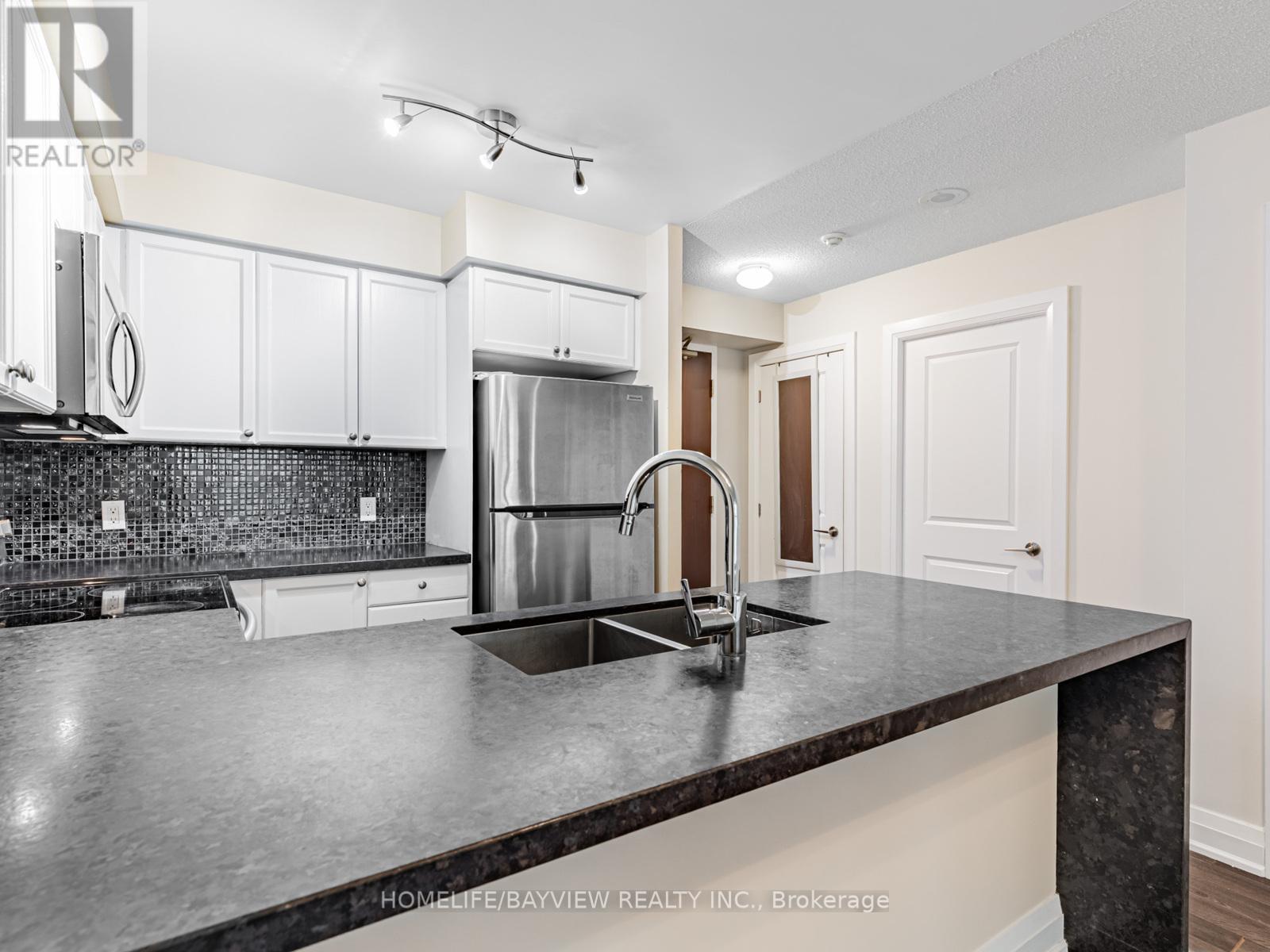 1015 - 18 PARKVIEW AVENUE