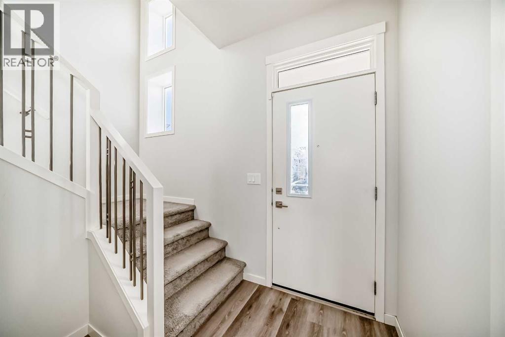 272 Livingston View NW