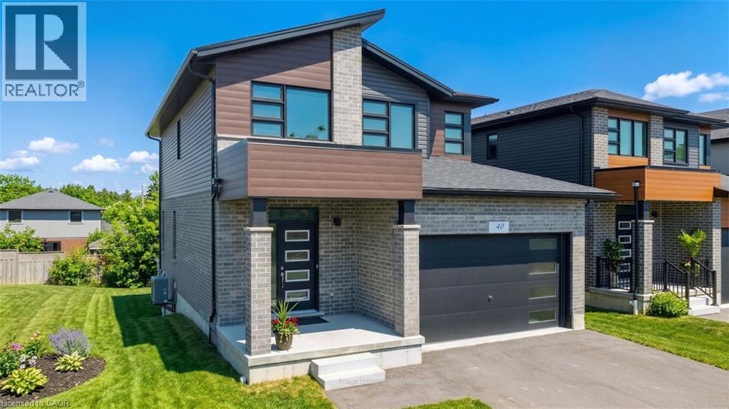 40 MOON Crescent
