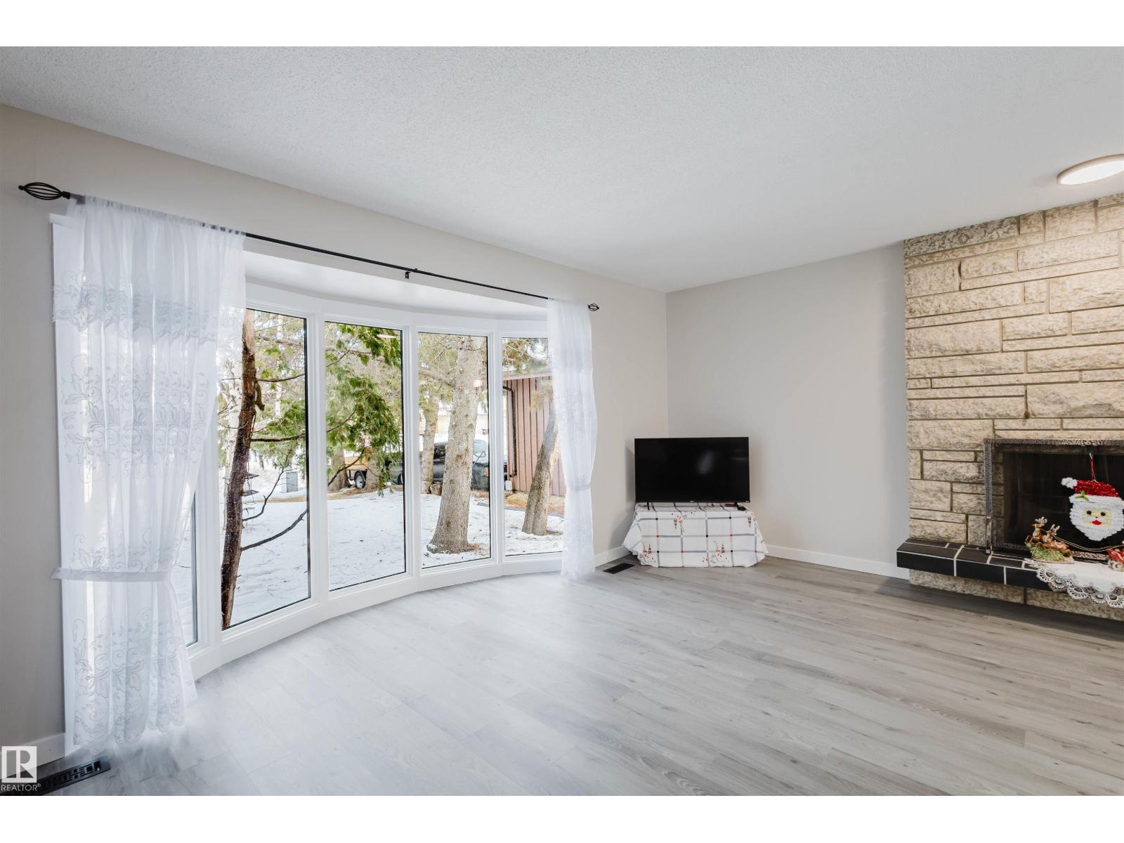 10423 35 AV NW