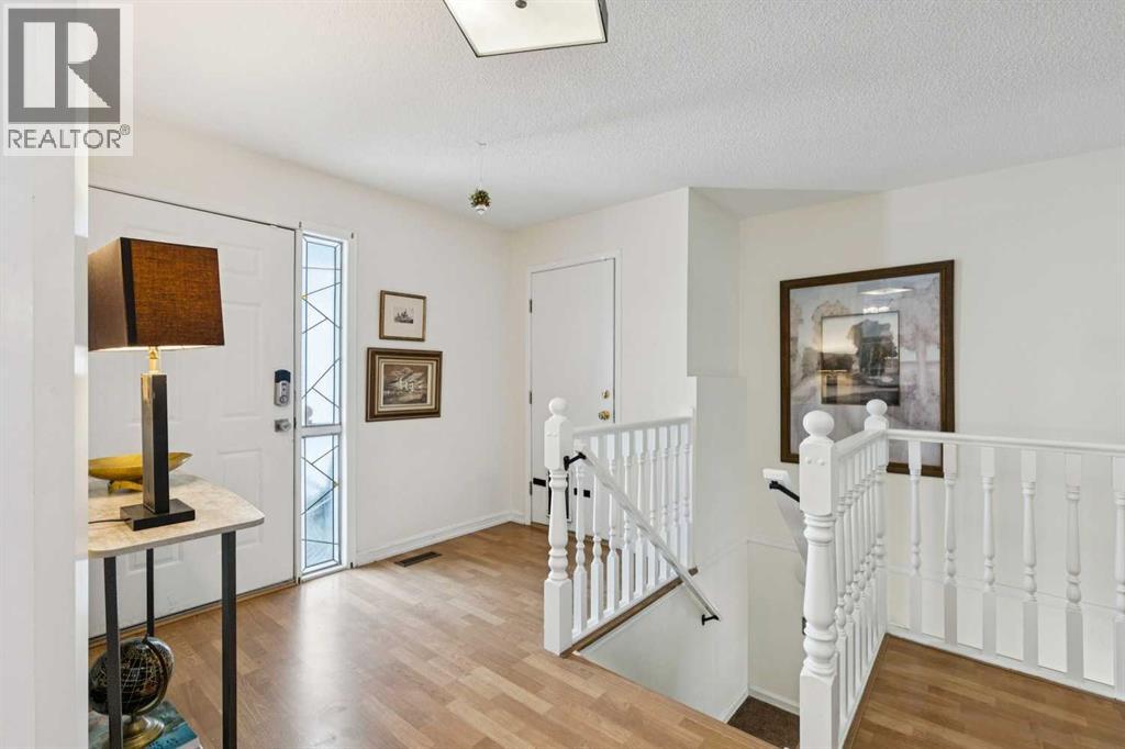 48 Deer Ridge Close SE