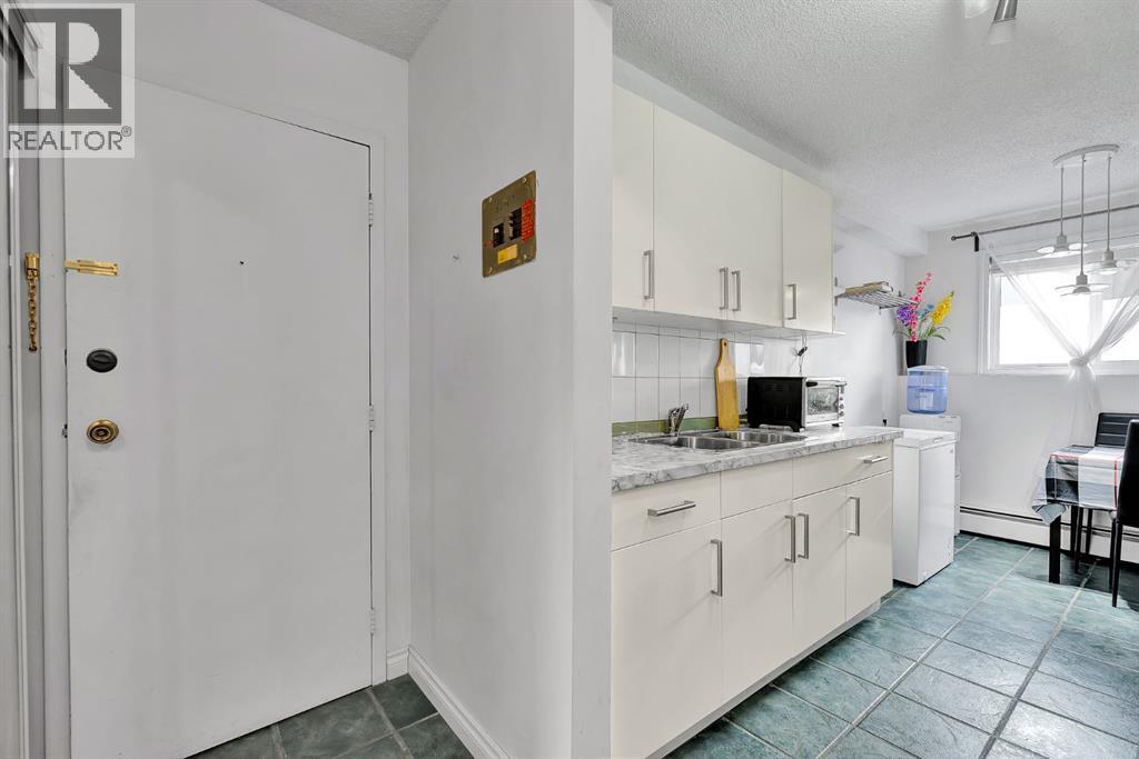 4, 104 Sabrina Way SW