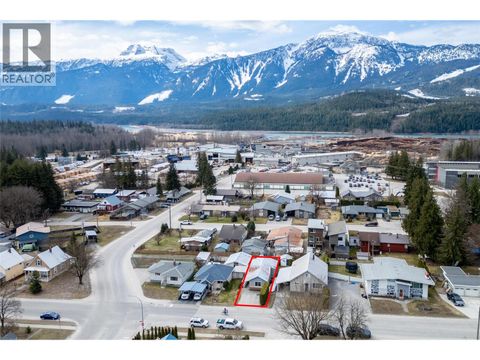 509 Eighth Street E Revelstoke BC V0E2S0