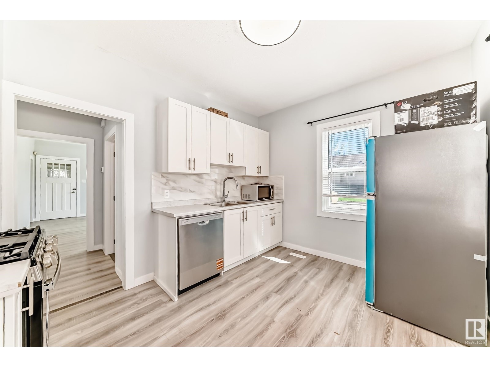11902 90 ST NW
