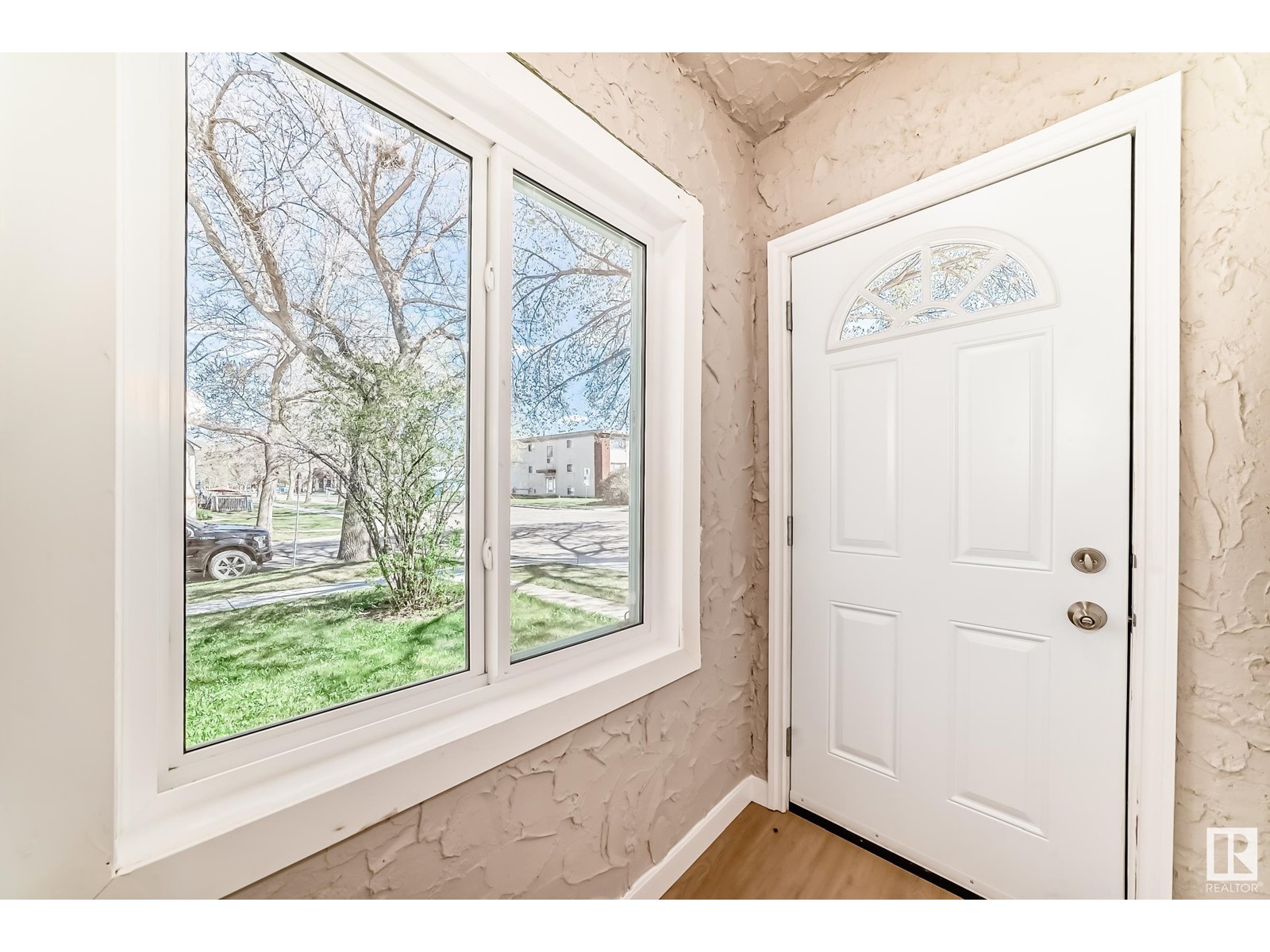 11902 90 ST NW