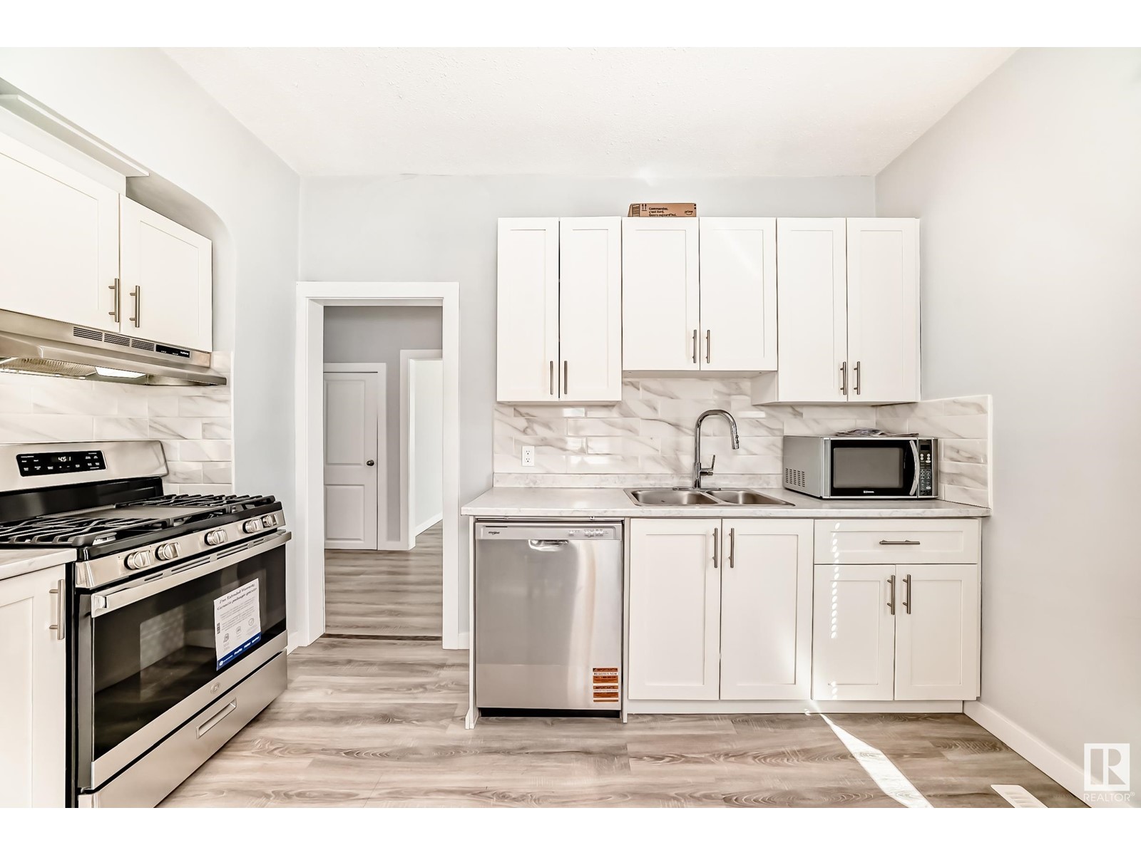 11902 90 ST NW