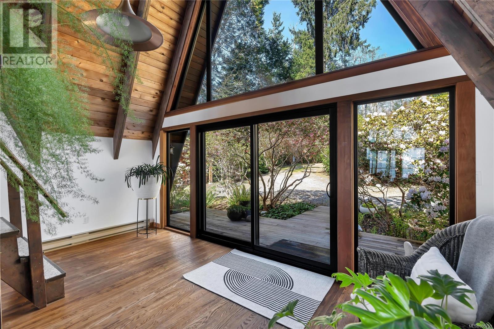 2734 Seaside Dr