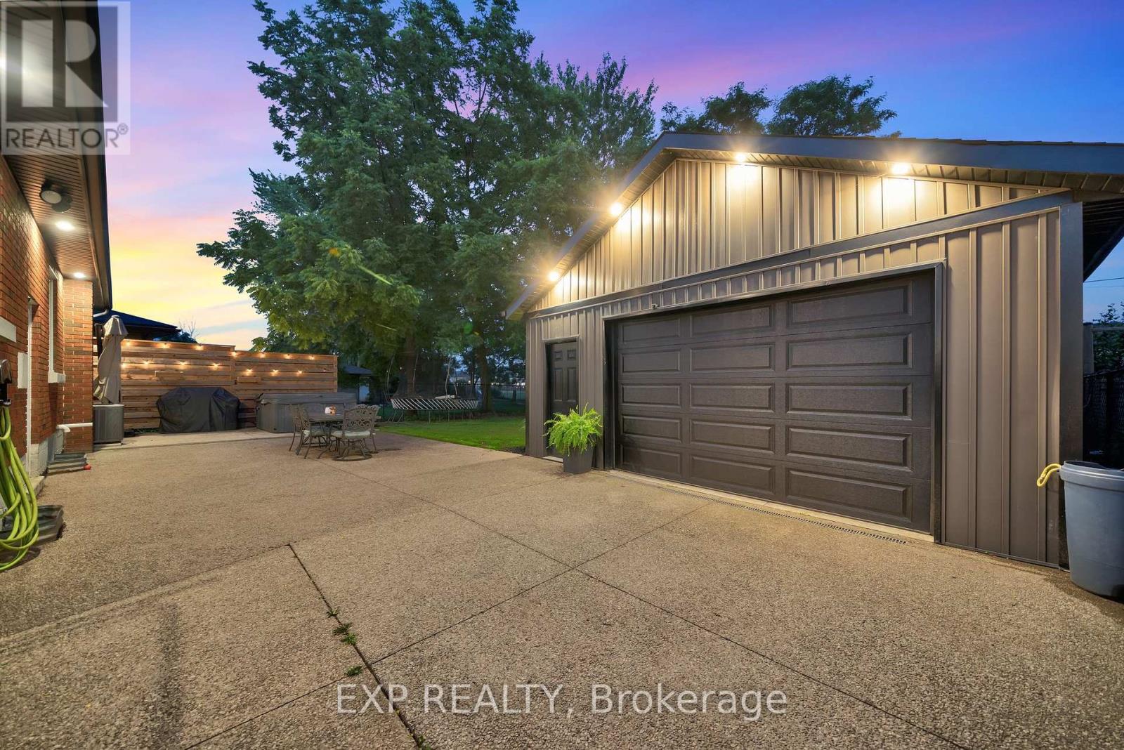 7589 WILSON CRESCENT
