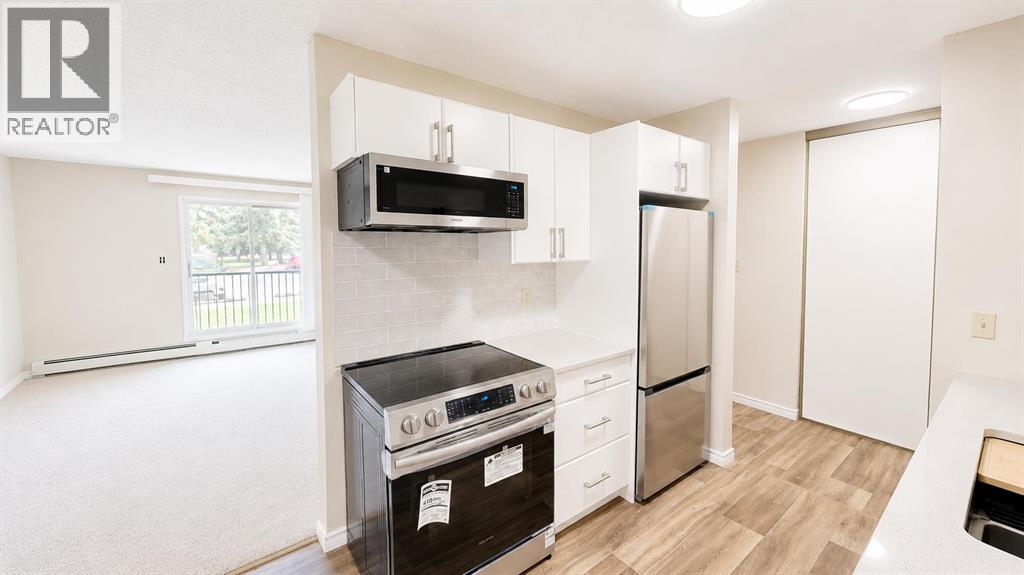 107, 405 Columbia Boulevard W