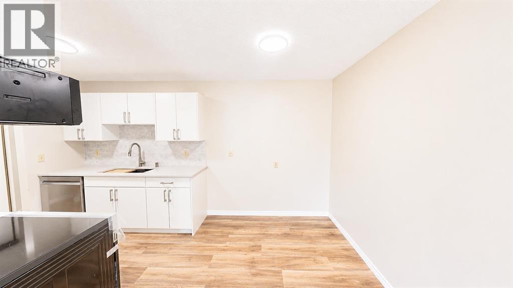 107, 405 Columbia Boulevard W