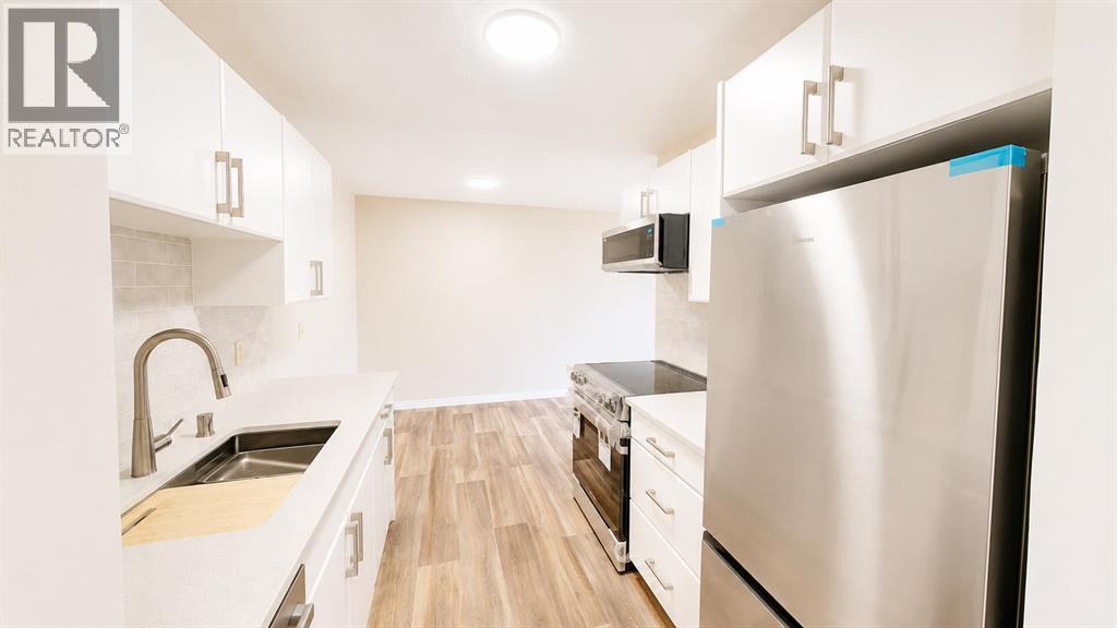 107, 405 Columbia Boulevard W