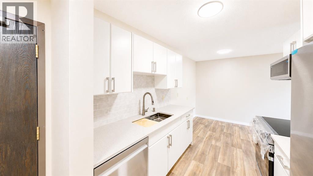 107, 405 Columbia Boulevard W