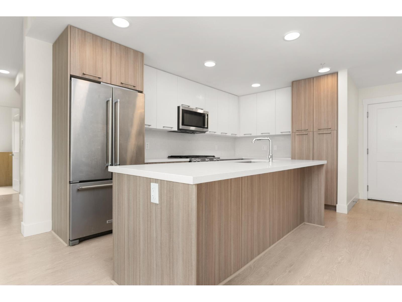 205 14022 NORTH BLUFF ROAD