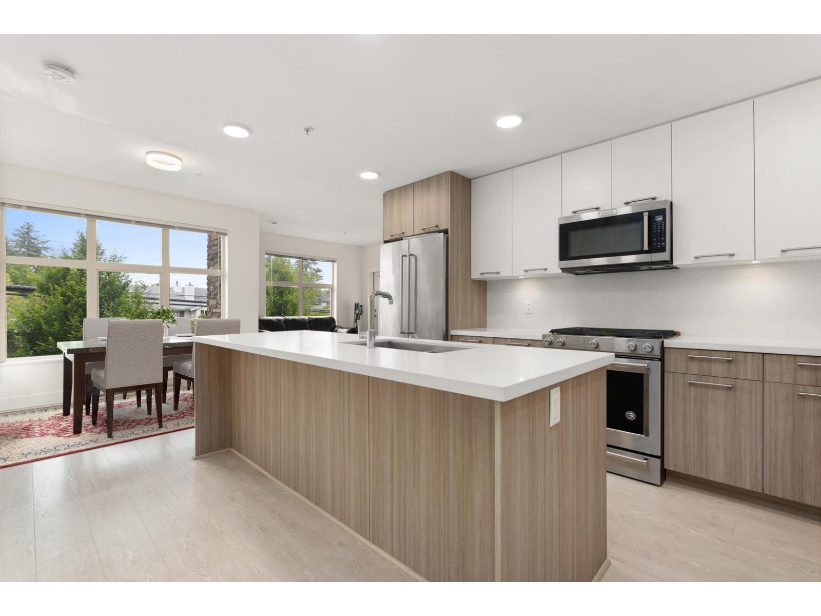 205 14022 NORTH BLUFF ROAD