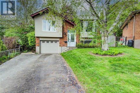 128 ALBION Court Kitchener ON N2E2N3