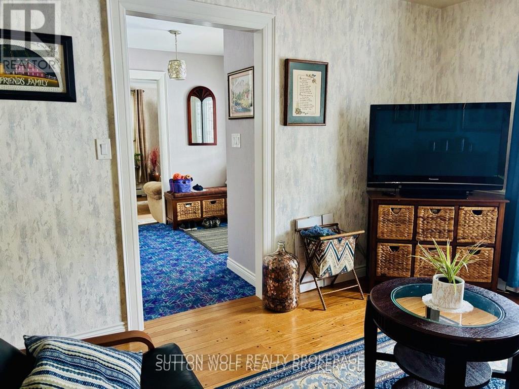 315 CARADOC STREET N