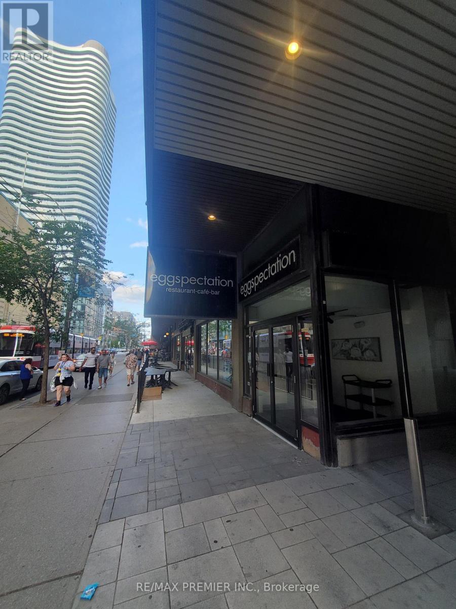 200 - 45 CARLTON STREET
