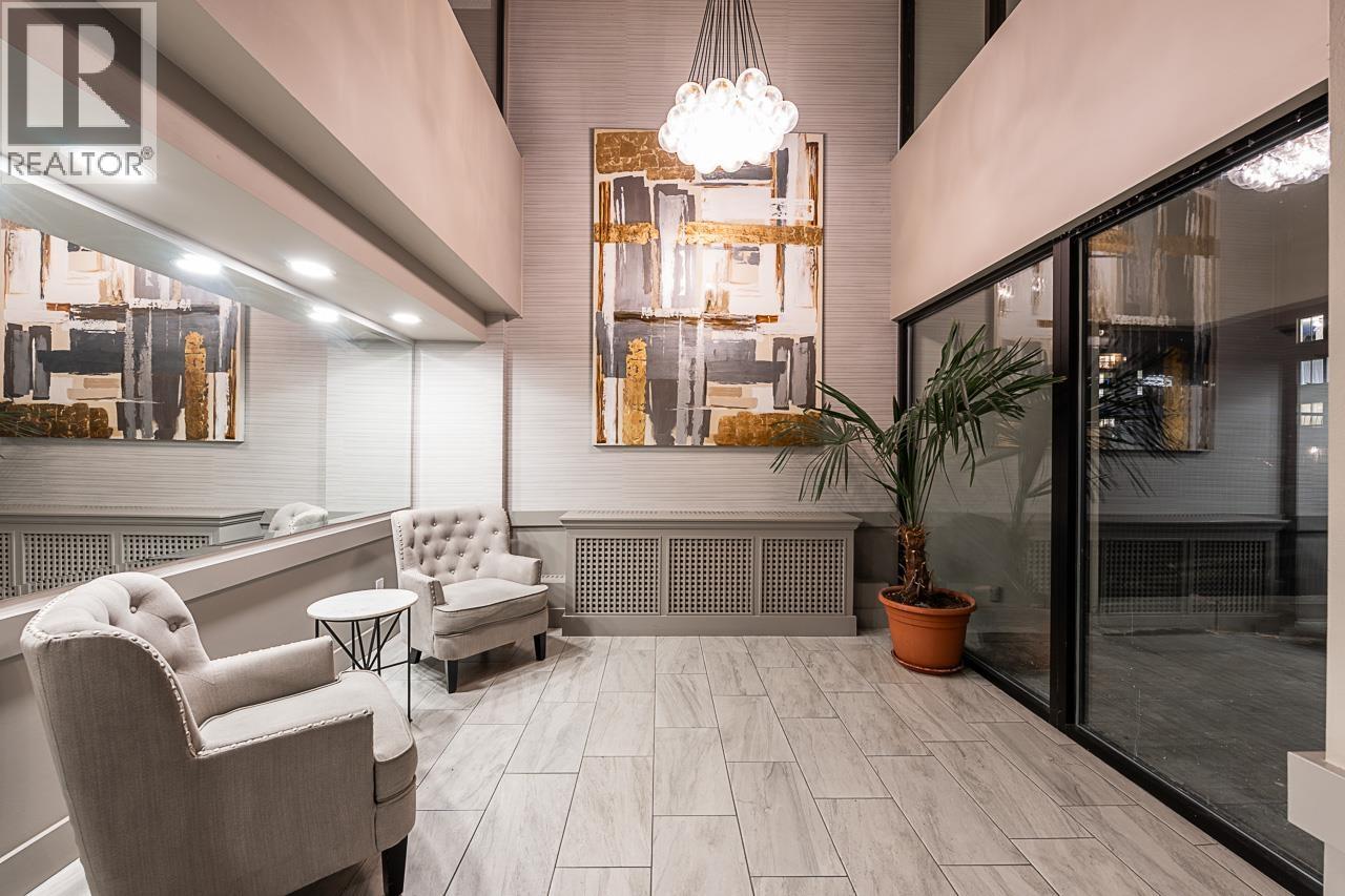 608 2004 FULLERTON AVENUE