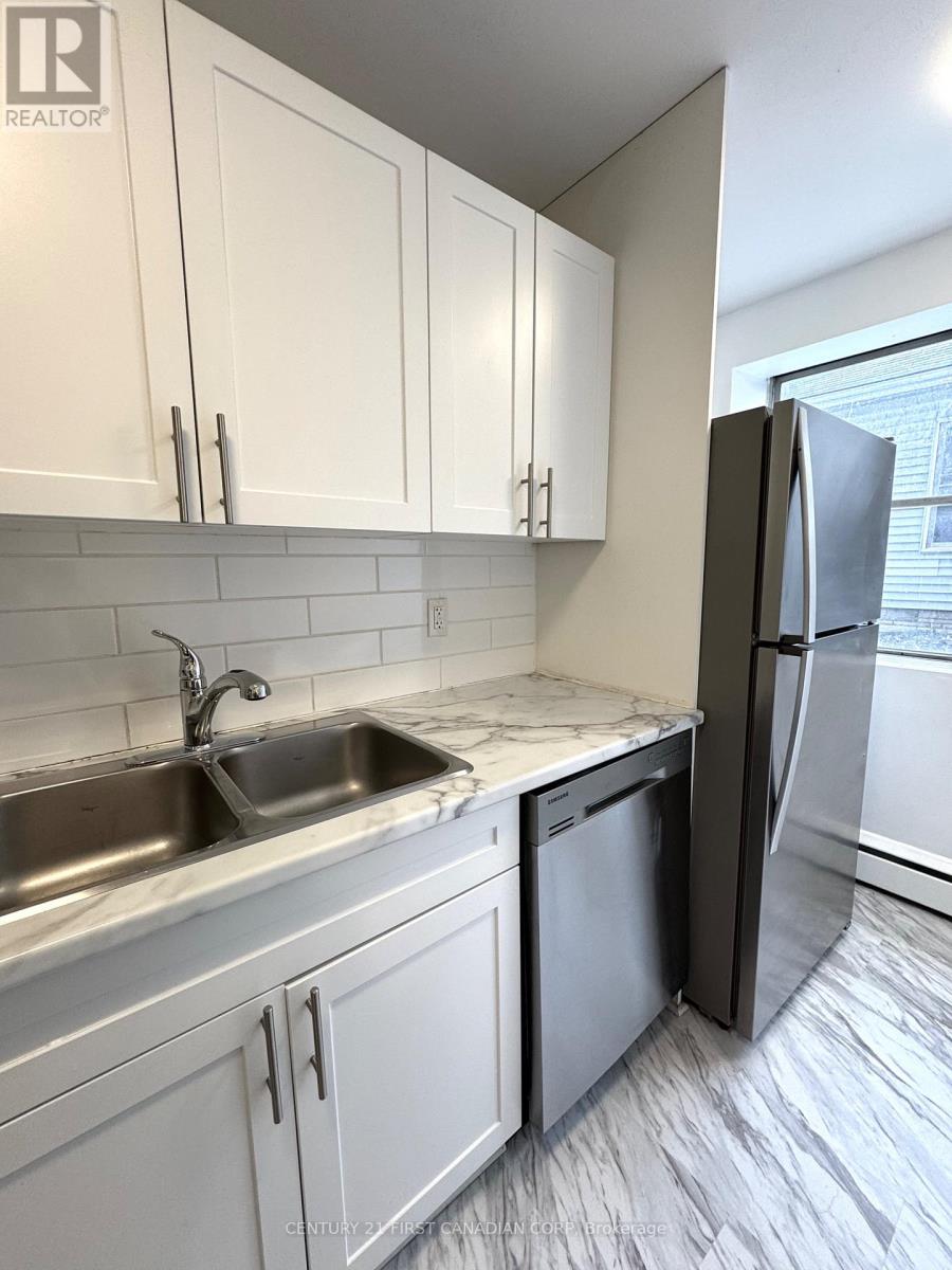 Photo 1 of 24 — 101 - 75 HIGH STREET Unit 101, London South (South F), ON N6C4J8