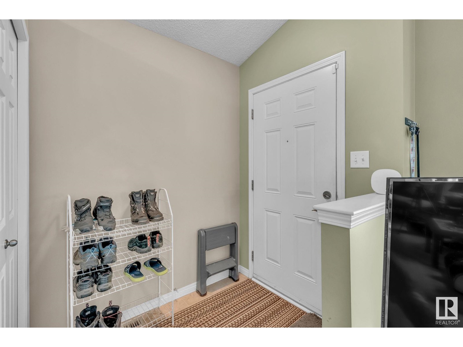 2711 24 ST NW