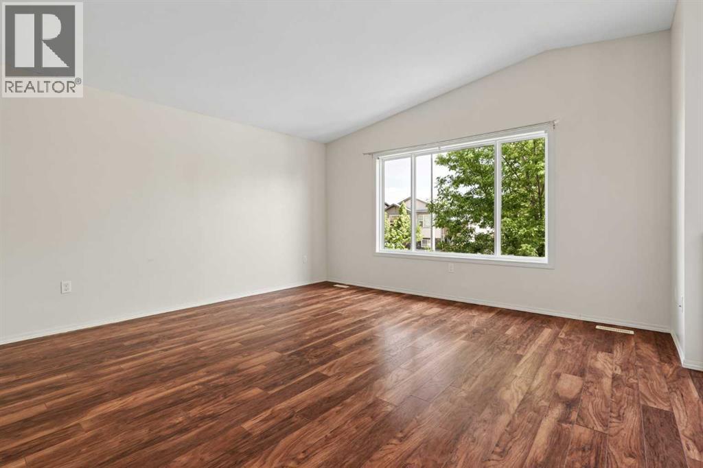 136 Mt Sundance Crescent W