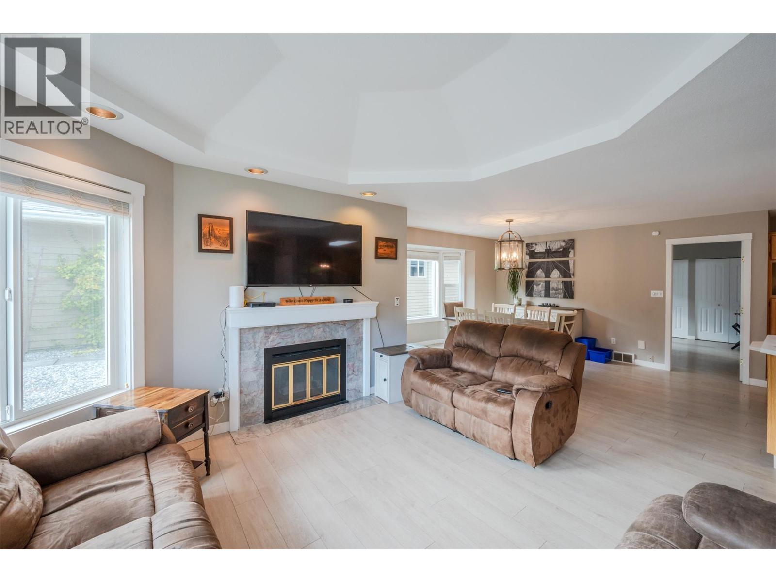 138 EVERGREEN Crescent