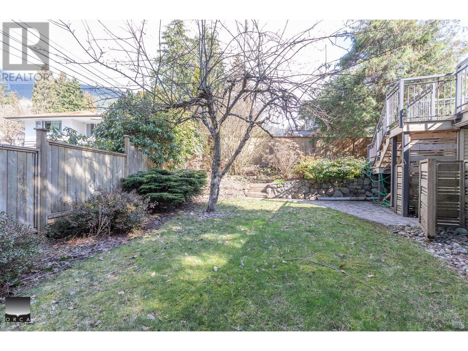 4524 MARINEVIEW CRESCENT