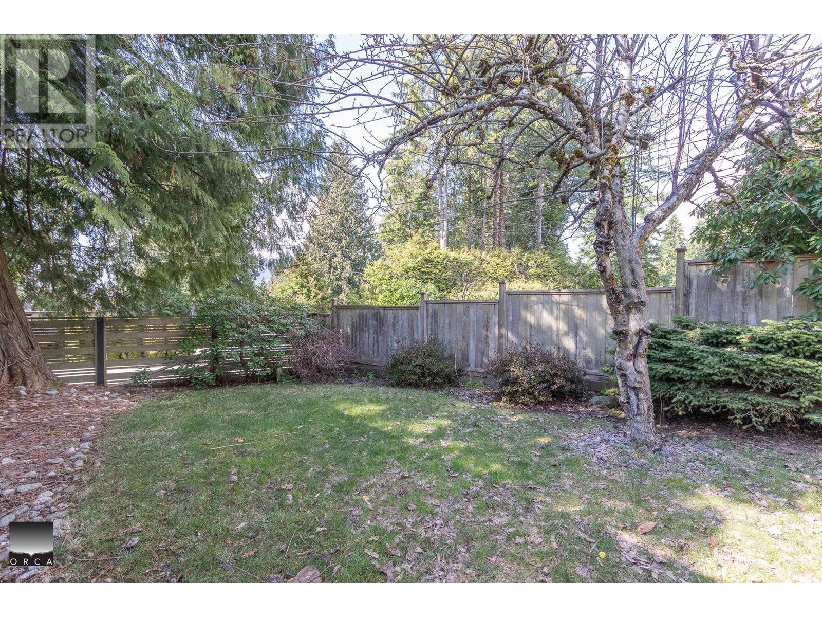 4524 MARINEVIEW CRESCENT