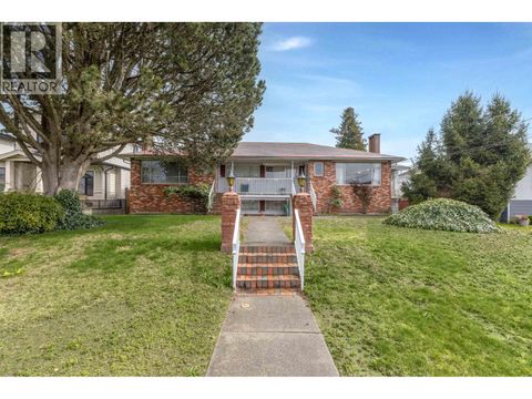 892-894 INVERGARRY AVENUE Burnaby BC V5B4M8