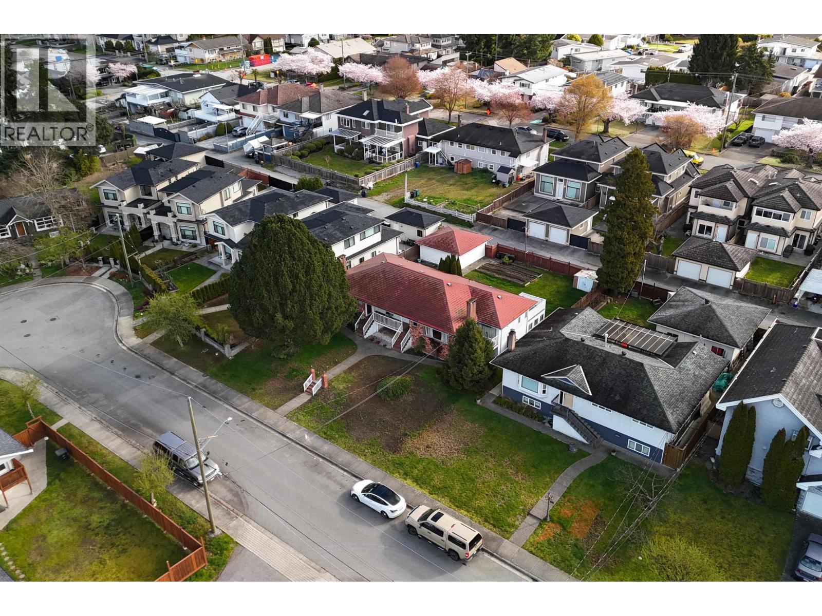 892-894 INVERGARRY AVENUE