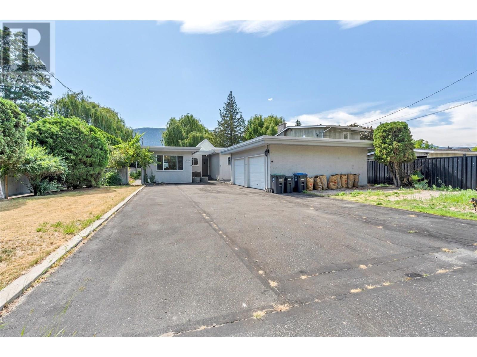 4589 Lakeside Road