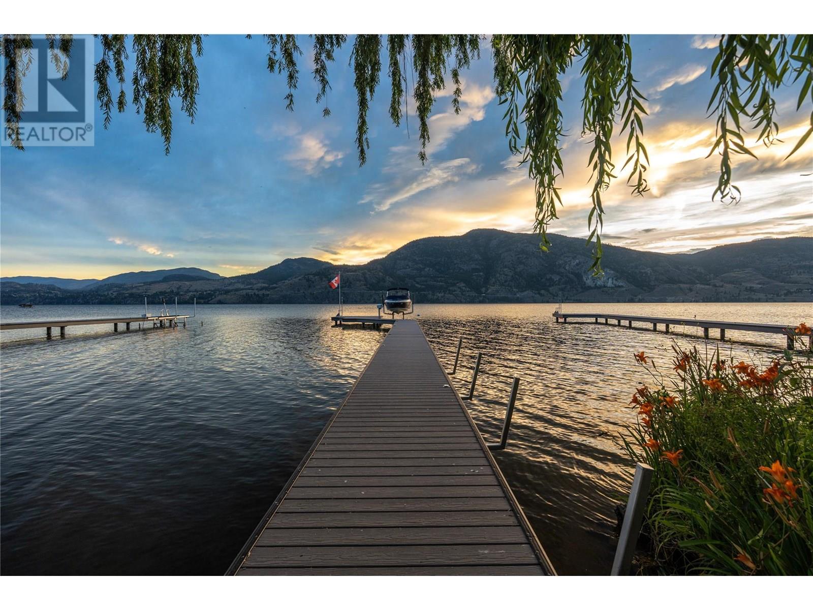 4589 Lakeside Road