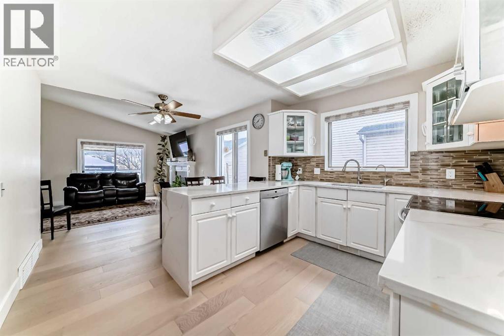 7165 California Boulevard NE