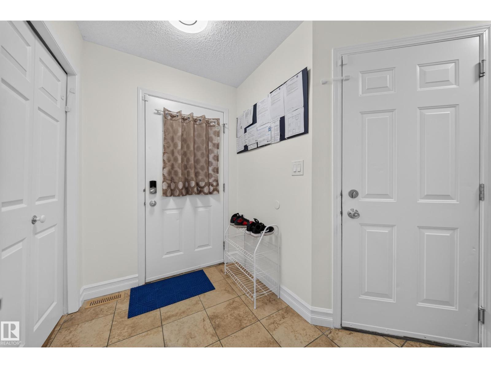 #4 4350 23 ST NW