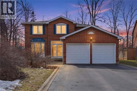 3192 COLEBROOK Court Mississauga ON L5N3E2