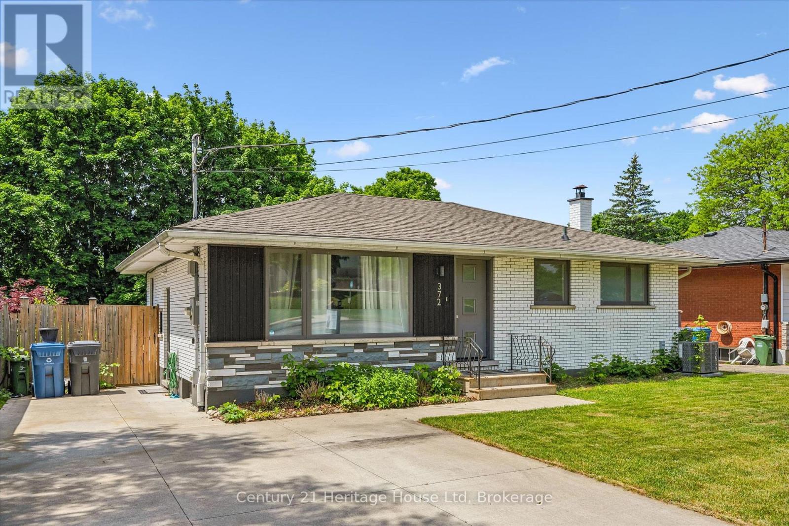 372 VICTORIA ROAD N