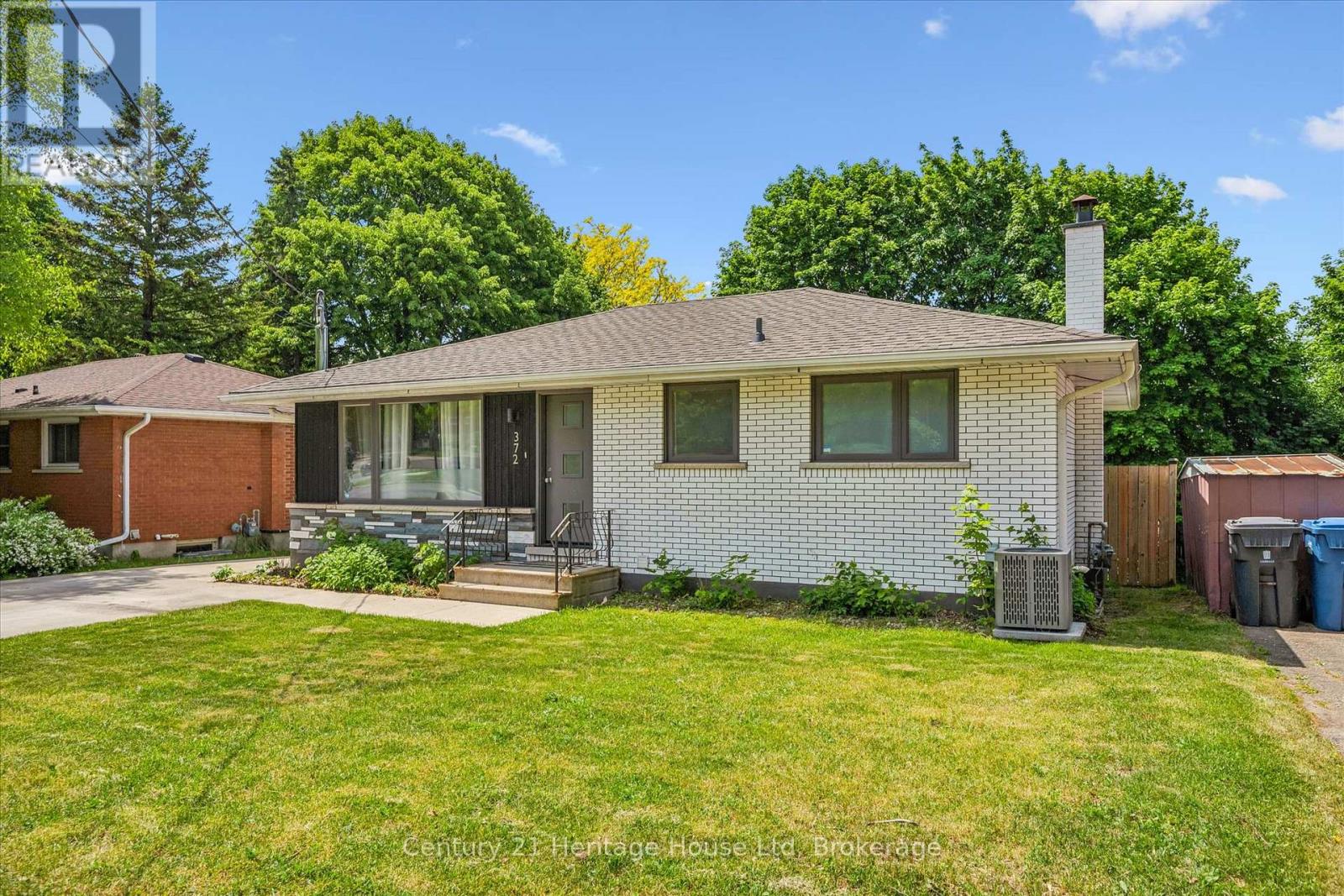 372 VICTORIA ROAD N