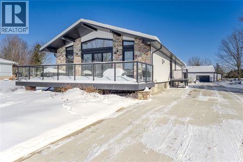 747 Broadway STREET Plympton-Wyoming ON N0N1T0