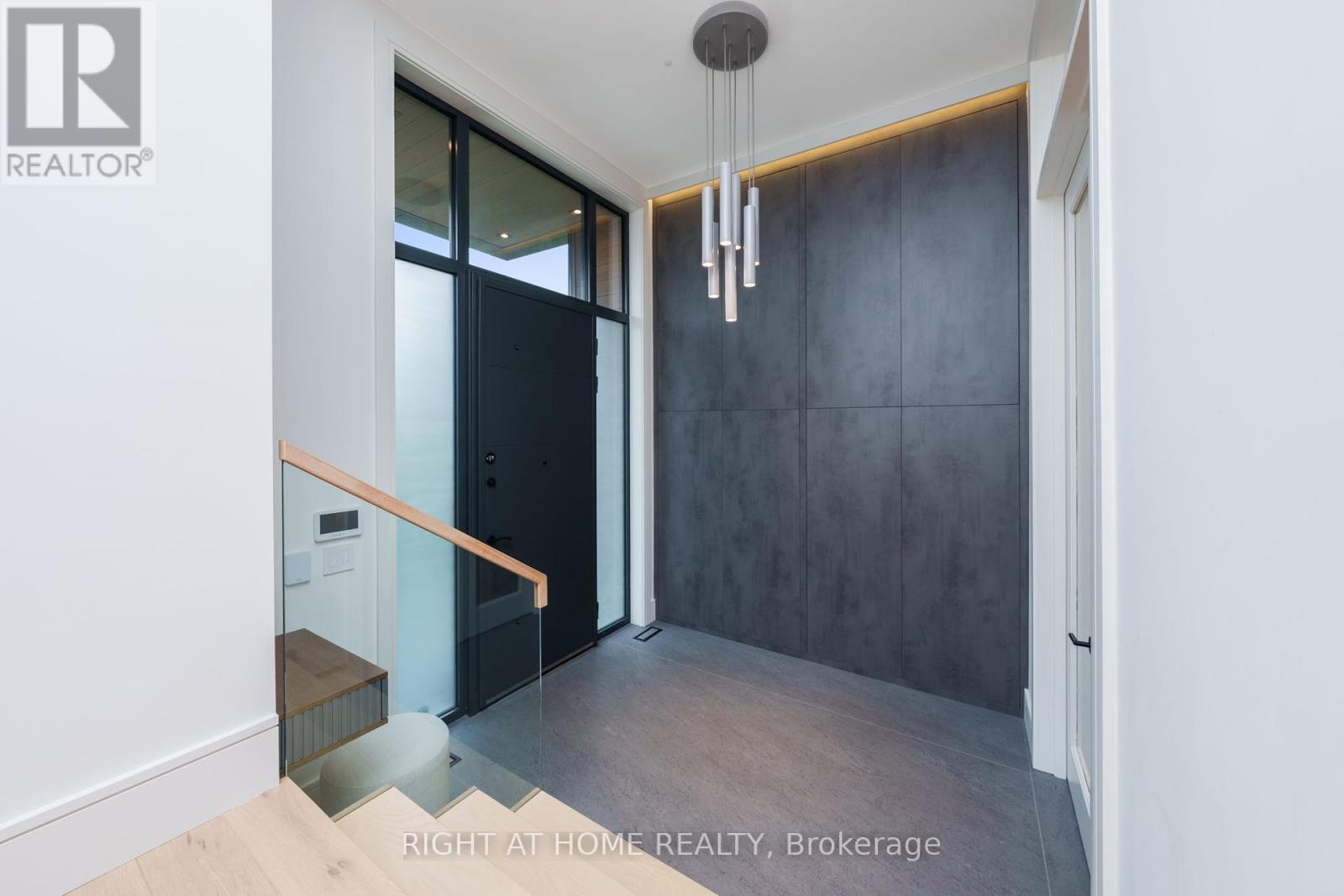 18 DIVADALE DRIVE