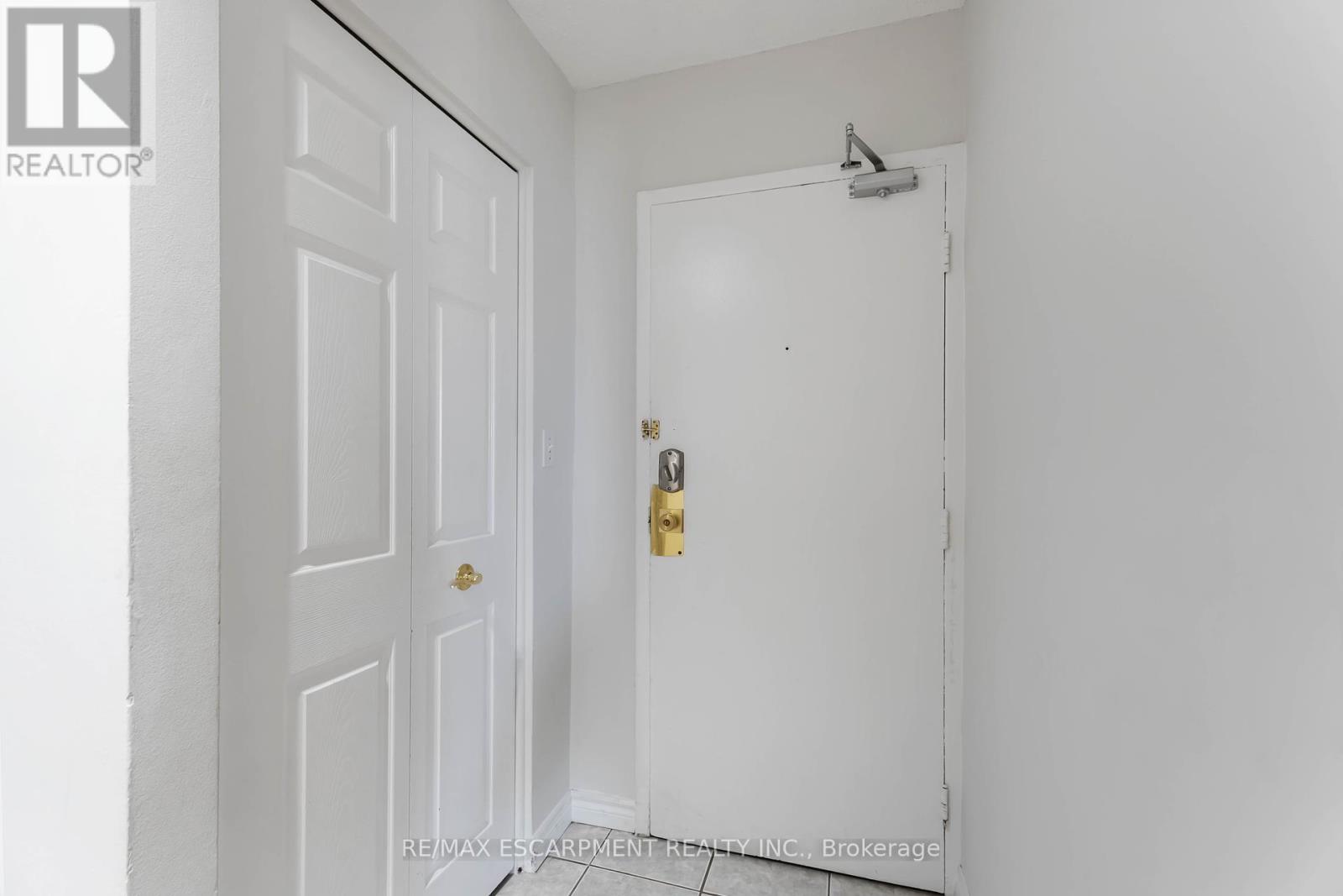 1004 - 75 GLENBURN COURT