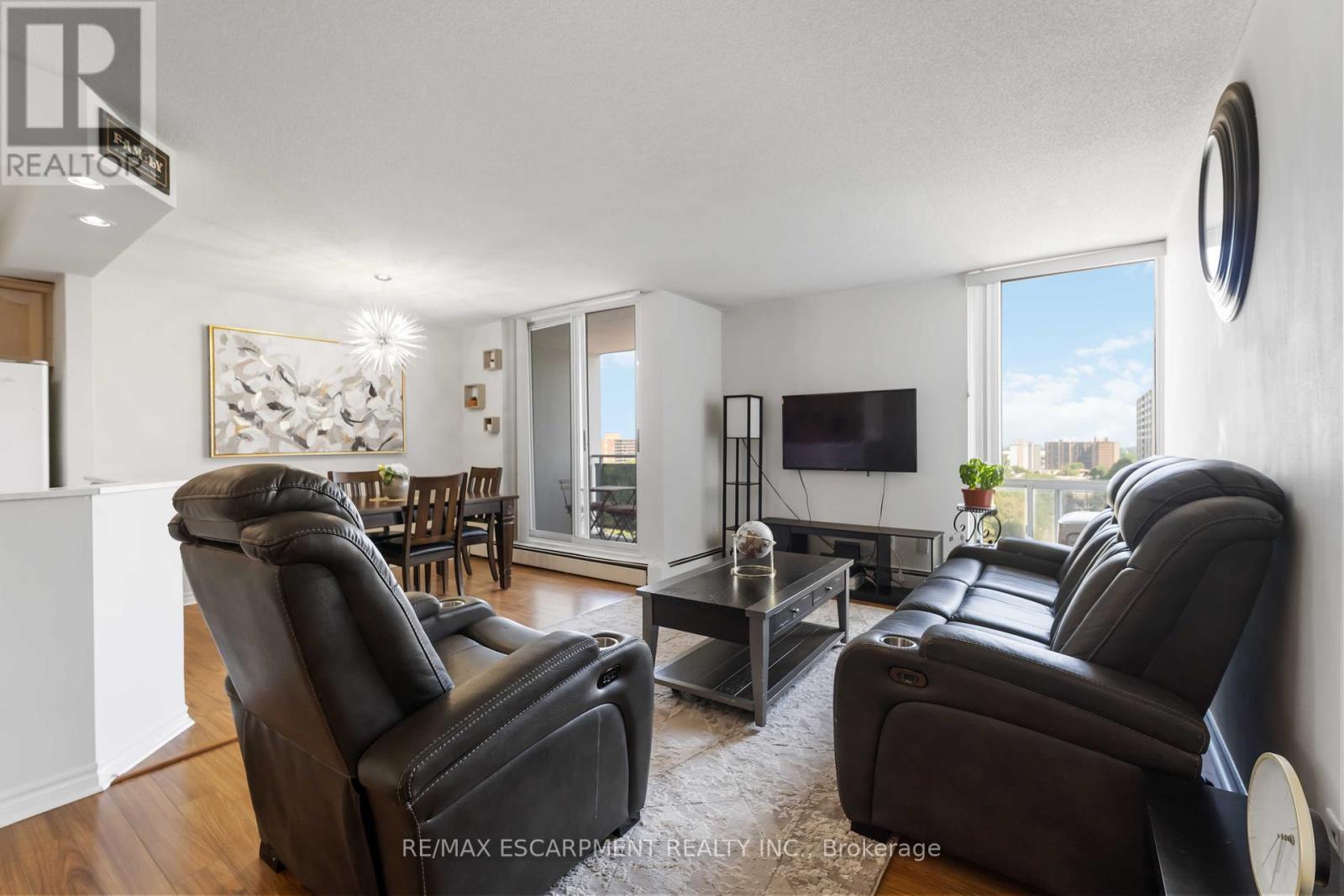 1004 - 75 GLENBURN COURT