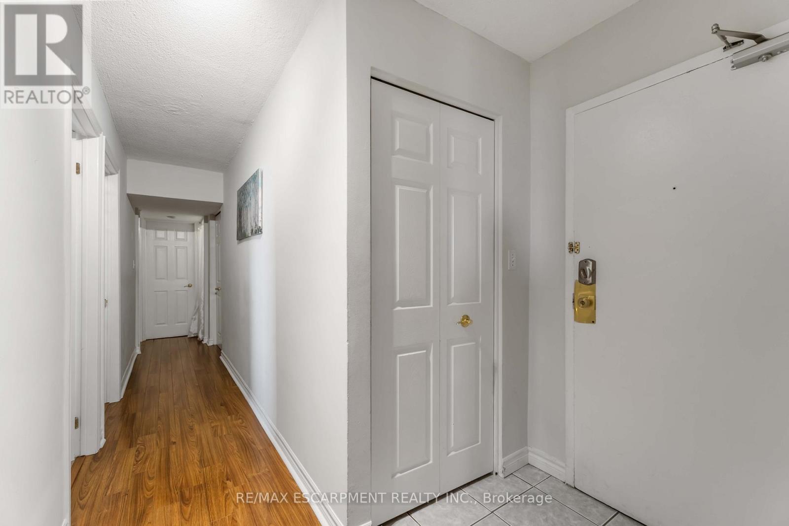 1004 - 75 GLENBURN COURT